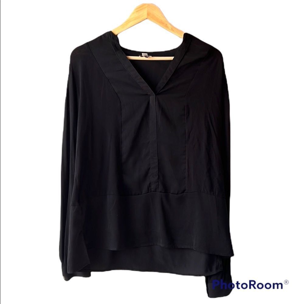 𝅺dynamite Black V Neck Sheer Top Size large